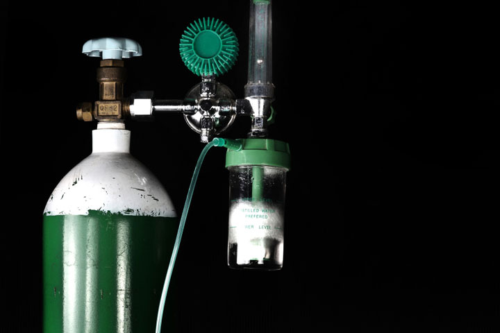 Oxygen cylinder clearance
